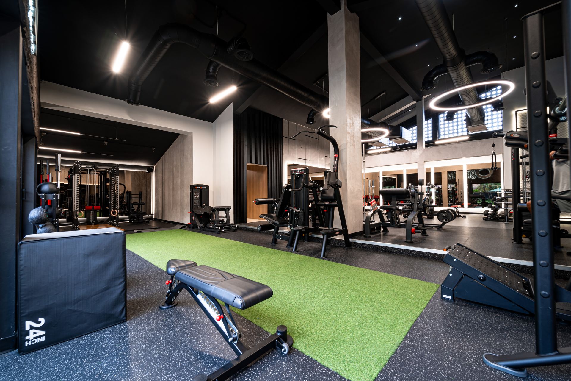Área de máquinas de FIT SOCIETY, listo para empezar tu transformación